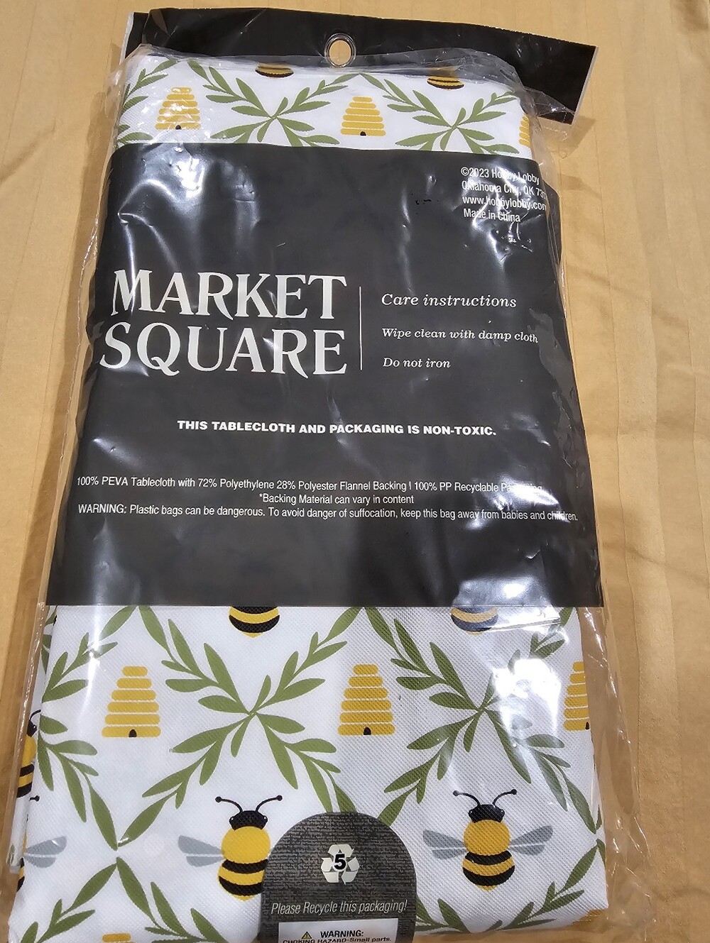 Market Square Bee Print Tablecloth - White, Yellow, Green